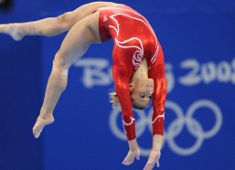 中国体彩网-意超杯，内雷斯与霍伊伦联袂建功，那不勒斯2-0力克AC米兰晋级决赛