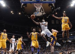 中国体彩网：越位线绊倒帽子戏法，C罗里程碑之夜悬停，纪录之战延至冬夜