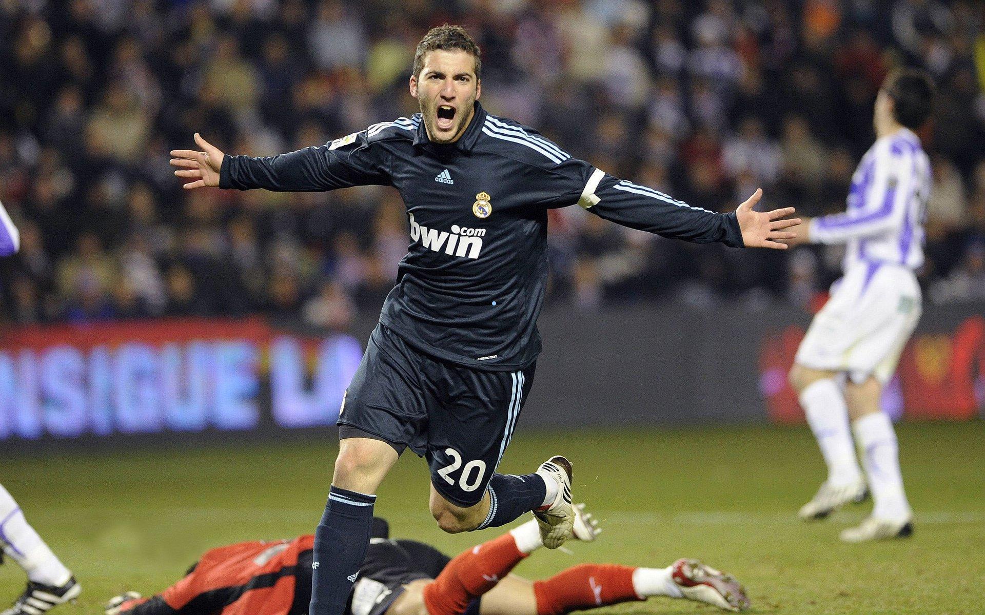 意甲转会风云，罗马租借齐尔克泽提案，曼联面临荷兰前锋离队请求