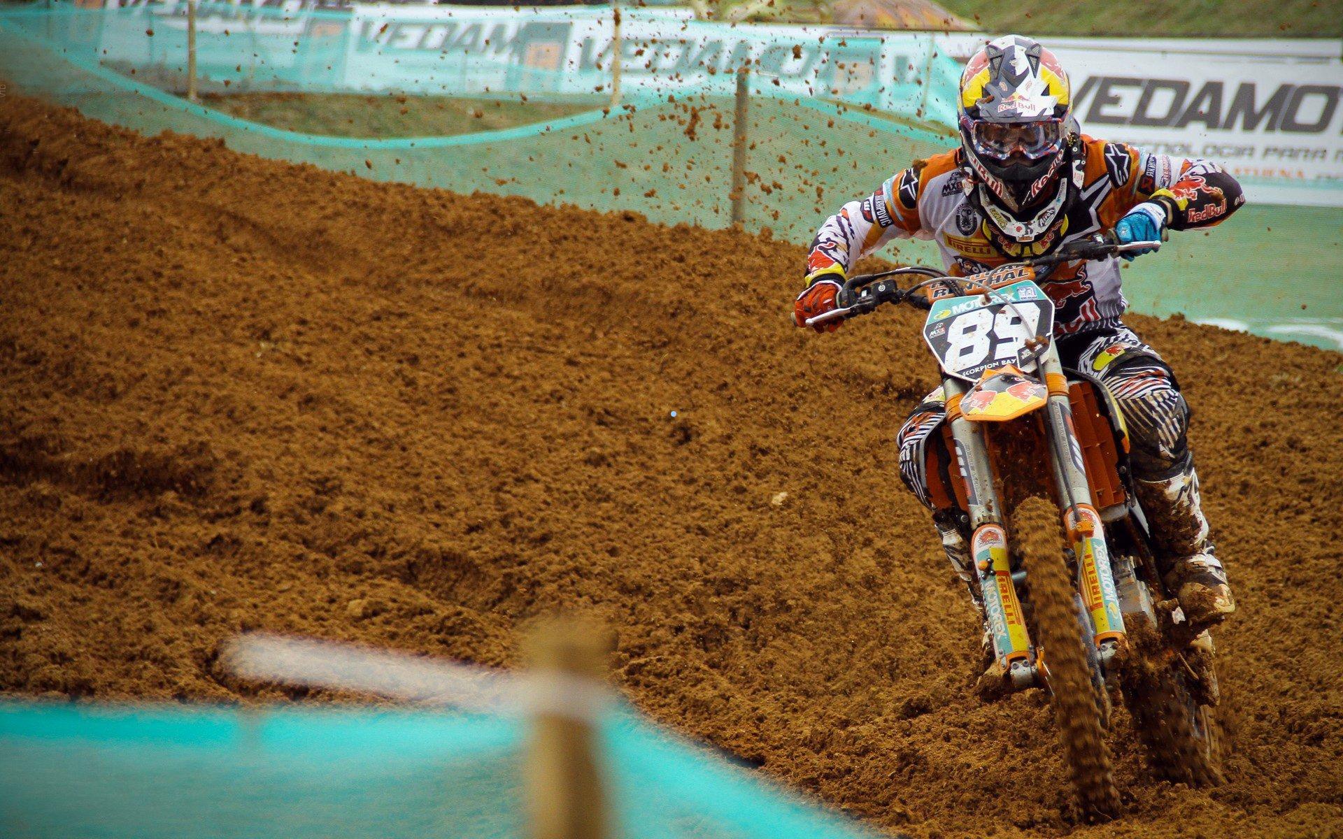 弗里克战术革新,13名球员多位置轮换激活球队潜能