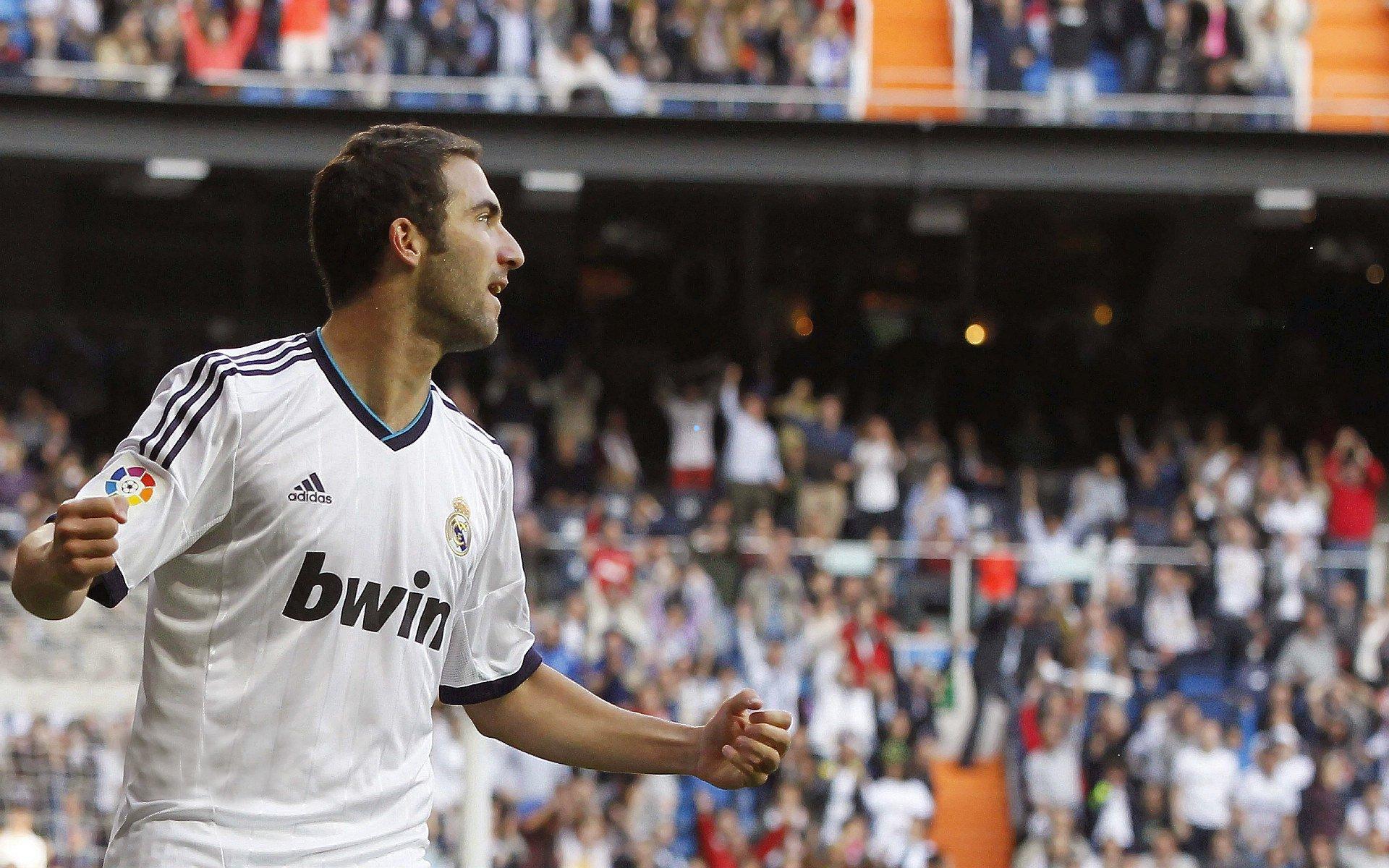 燃尽最后一滴汗与火！40岁詹姆斯独木难支，美媒慨叹，他已倾其所有