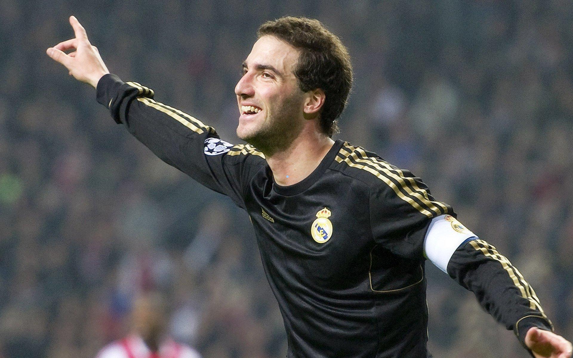 英足总杯上演跨级鏖战，雷克斯主场搏击诺丁汉，残阵厮杀决胜晋级路