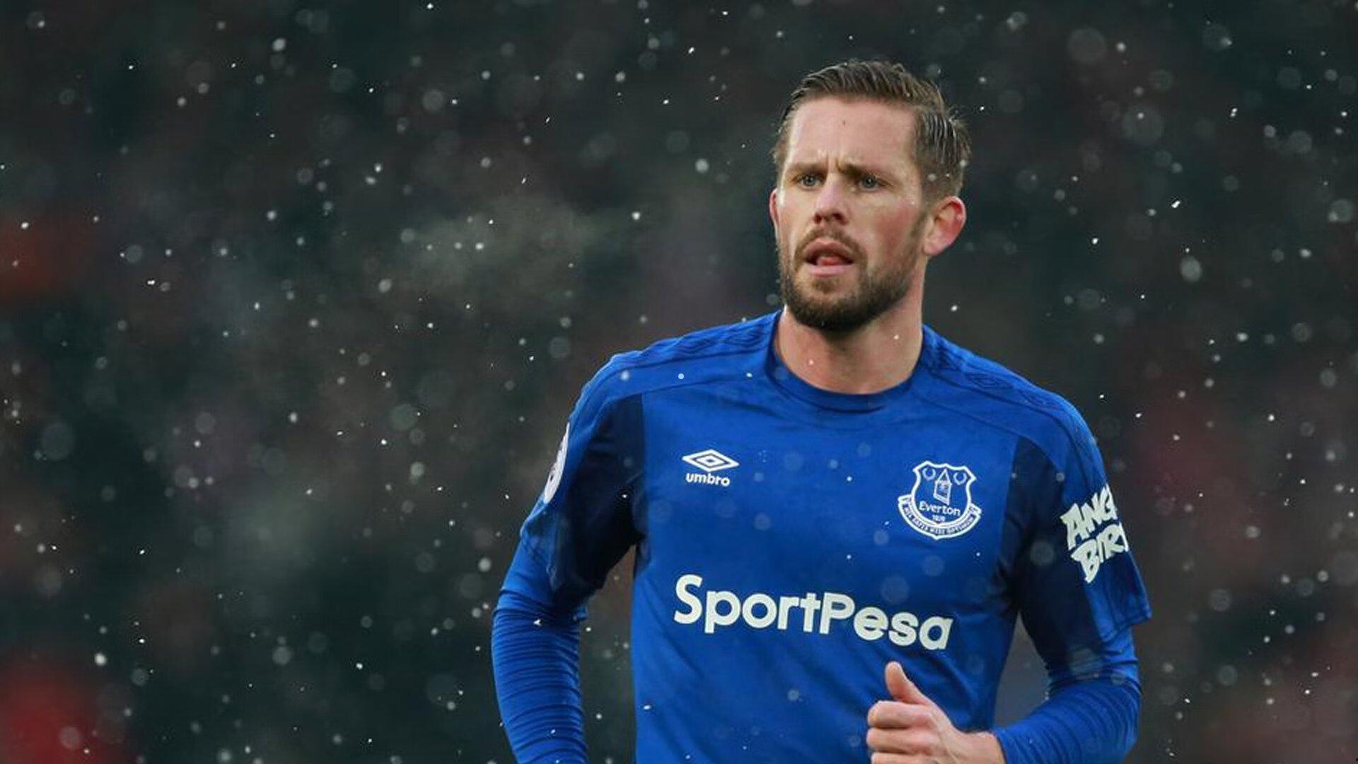 训练场趣味一刻，齐米卡斯调皮传球致敬评论员皮耶罗