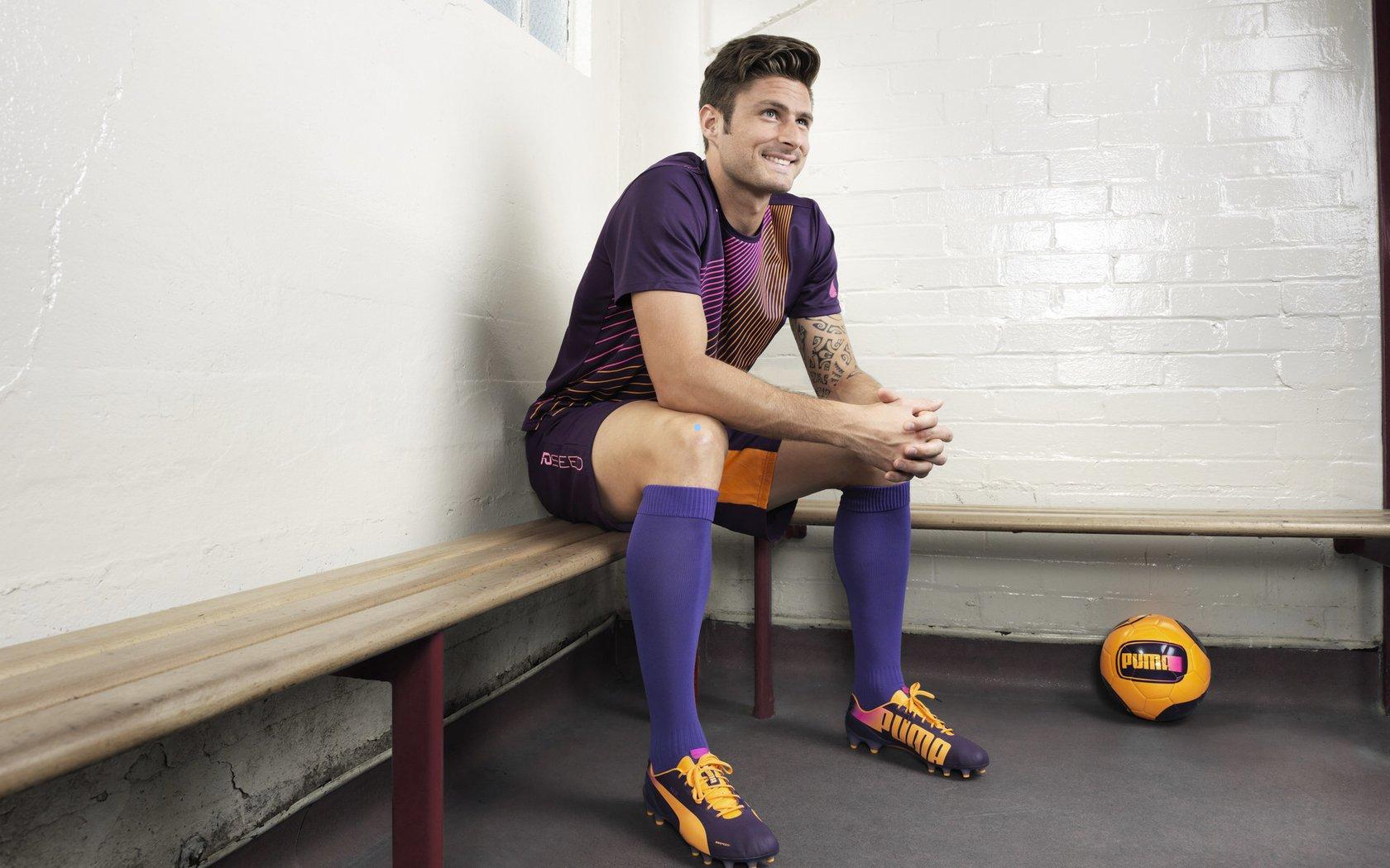 天空体育独家,那不勒斯与马竞竞逐狼队中场若昂-戈麦斯,狼队倾向夏窗出售